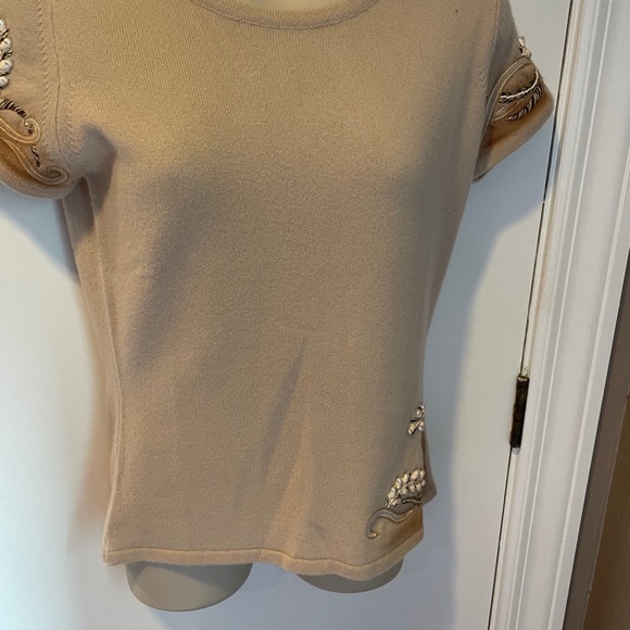 Queen of Cashmere Spinx short sleeved beaded cashmere sweater - Picture 5 of 10